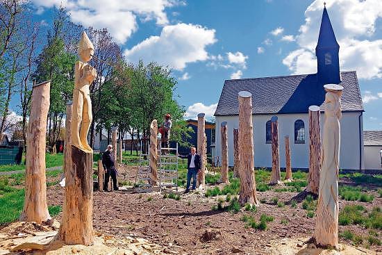 In Steinbach entsteht ein Kunstpark mit künstlerisch gestalteten Baumstümpfen